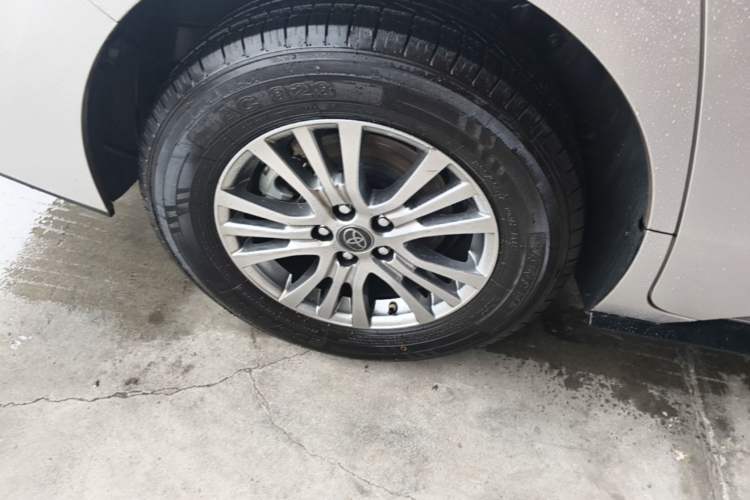 Used Toyota SIENNA 2023 2.5L Hybrid Luxury Edition Right Rear Wheel Hub