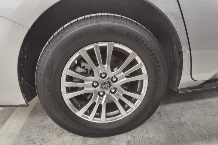 Used Toyota SIENNA 2023 2.5L Hybrid Luxury Edition Right Rear Wheel Hub