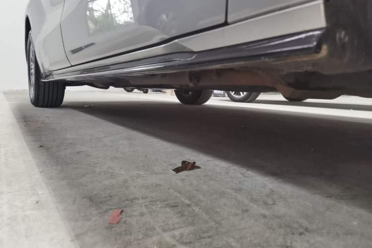 Used Toyota SIENNA 2023 2.5L Hybrid Luxury Edition Right Side Sill