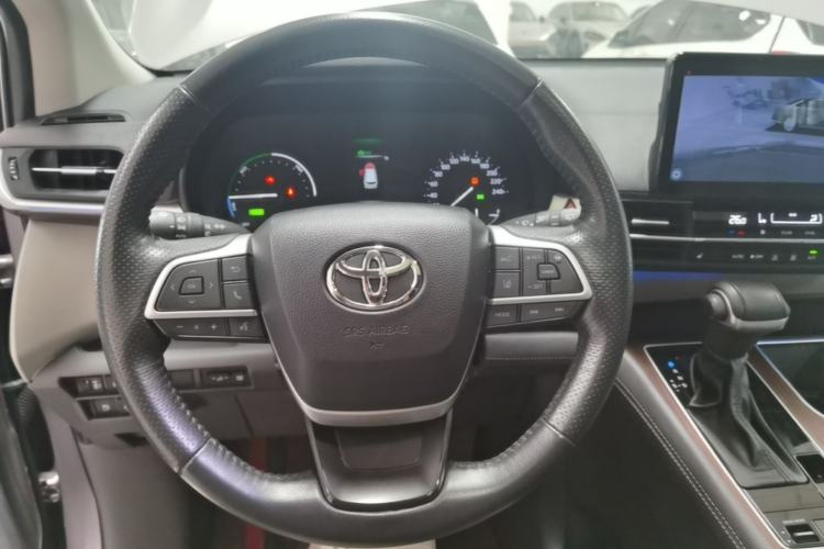 Used Toyota SIENNA 2023 2.5L Hybrid Luxury Edition Steering Wheel