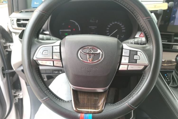 Used Toyota SIENNA 2023 2.5L Hybrid Deluxe Edition Steering Wheel
