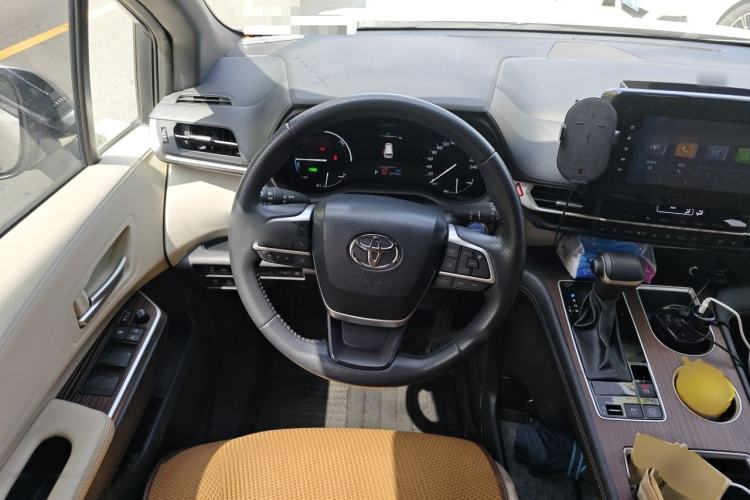 Used Toyota SIENNA 2023 2.5L Hybrid Luxury Edition Steering Wheel