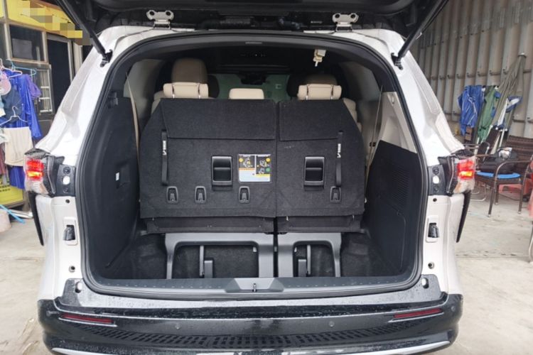 Used Toyota SIENNA 2023 2.5L Hybrid Luxury Edition Trunk