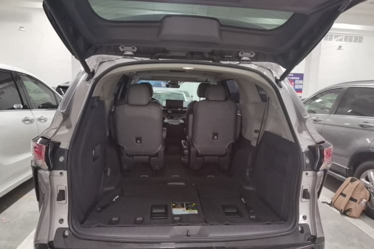 Used Toyota SIENNA 2023 2.5L Hybrid Luxury Edition Trunk