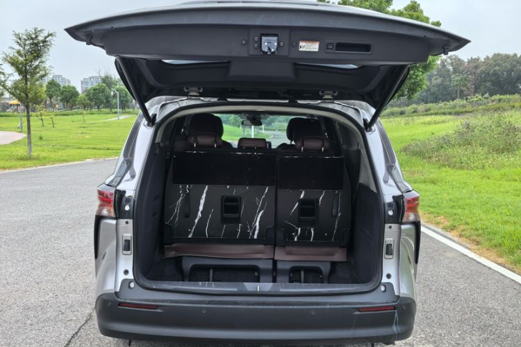 Used Toyota SIENNA 2023 2.5L Hybrid Comfort Edition Trunk