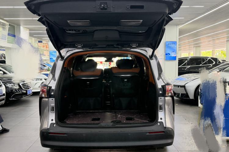 Used Toyota SIENNA 2023 2.5L Hybrid Comfort Edition Trunk