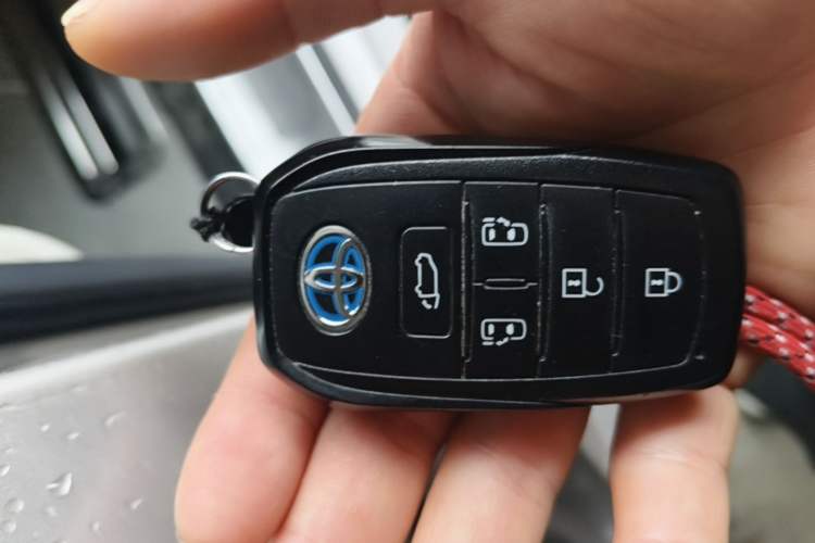 Used Toyota SIENNA 2023 2.5L Hybrid Luxury Edition Vehicle Key