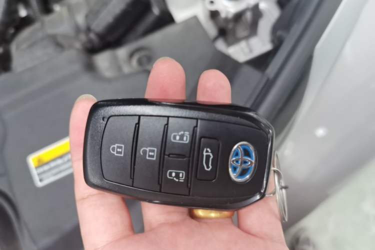 Used Toyota SIENNA 2023 2.5L Hybrid Luxury Edition Vehicle Key
