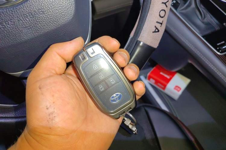 Used Toyota SIENNA 2023 2.5L Hybrid Comfort Edition Vehicle Key