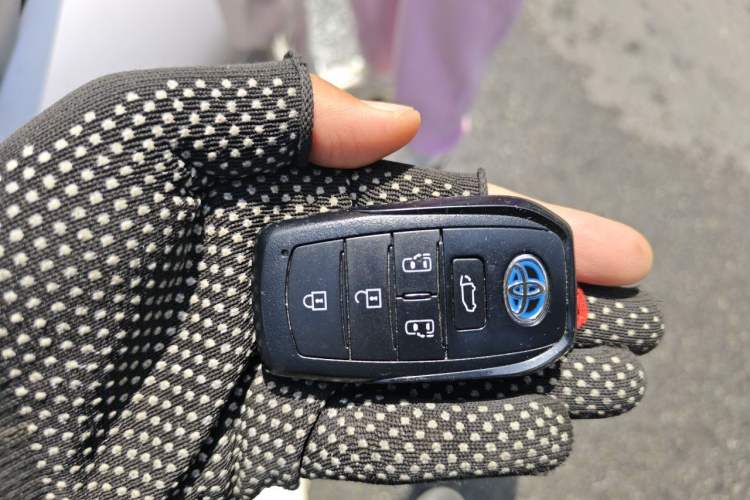 Used Toyota SIENNA 2023 2.5L Hybrid Luxury Edition Vehicle Key