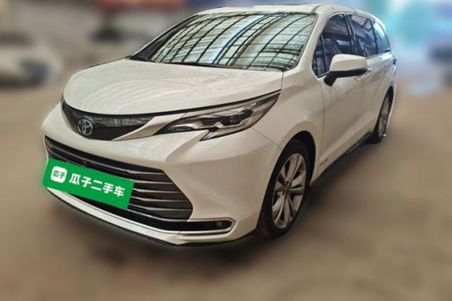Toyota SIENNA 2023 2.5L Hybrid Deluxe Edition с пробегом