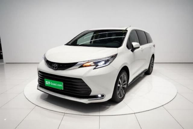 Used Toyota SIENNA 2023 2.5L Hybrid Deluxe Edition