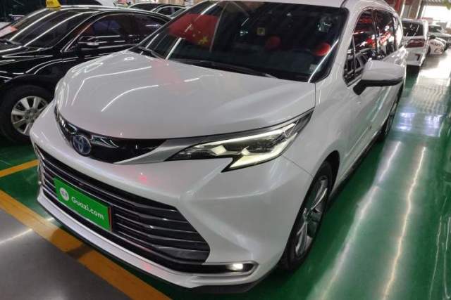 Used Toyota SIENNA 2023 2.5L Hybrid Deluxe Edition