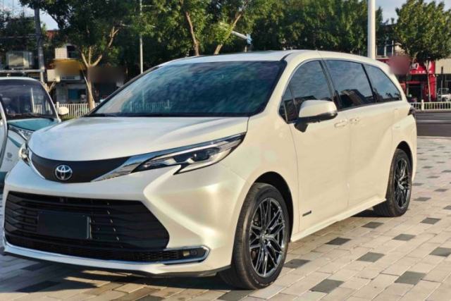 Used Toyota SIENNA 2023 2.5L Hybrid Comfort Edition
