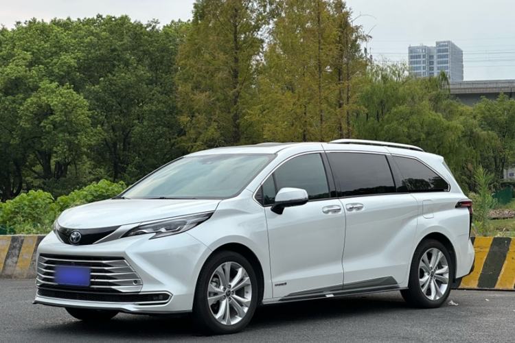 Toyota SIENNA 2023 2.5L Hybrid Platinum Edition