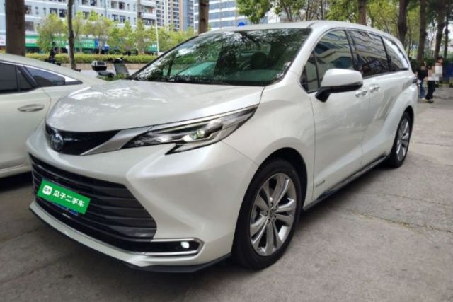 Used Toyota SIENNA 2023 2.5L Hybrid Deluxe Edition