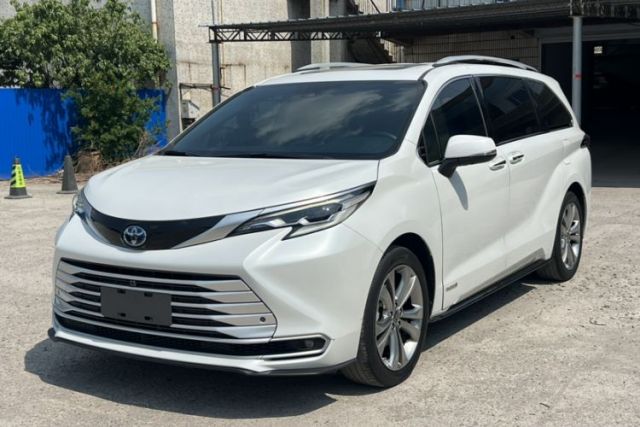 Used Toyota SIENNA 2023 2.5L Hybrid Deluxe Edition