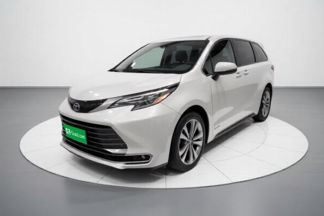 Toyota SIENNA 2023 2.5L Hybrid Deluxe Edition с пробегом