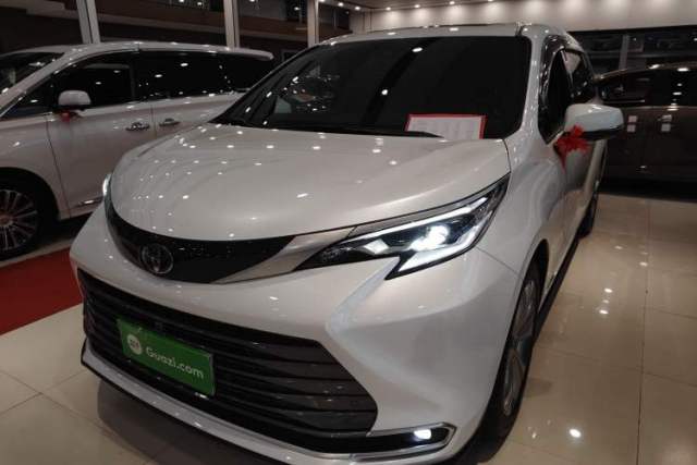 Used Toyota SIENNA 2023 2.5L Hybrid Deluxe Edition