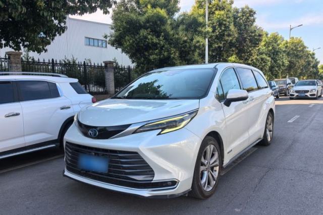 Used Toyota SIENNA 2023 2.5L Hybrid Deluxe Edition