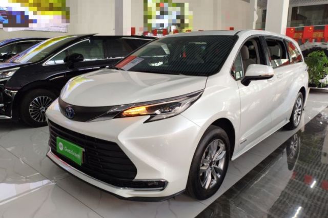 Ojetý Toyota SIENNA 2023 2.5L Hybrid Comfort Edition