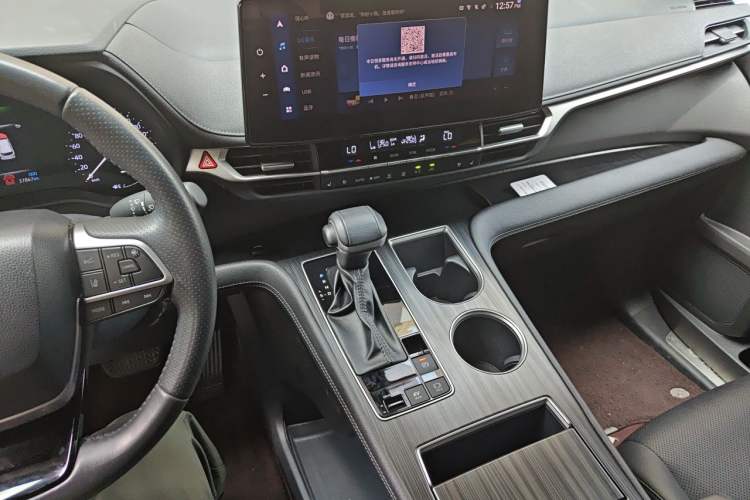 Used Toyota SIENNA 2023 2.5L Hybrid Deluxe Edition Audio And AC Panel