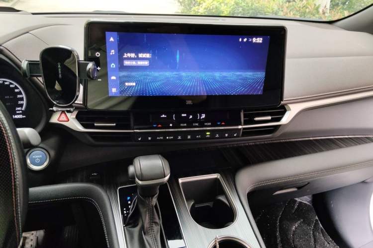 Used Toyota SIENNA 2023 2.5L Hybrid Platinum Edition Audio And AC Panel