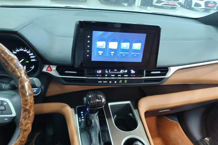 Used Toyota SIENNA 2023 2.5L Hybrid Comfort Edition Audio And AC Panel