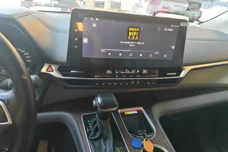 Used Toyota SIENNA 2023 2.5L Hybrid Luxury Edition Audio And AC Panel