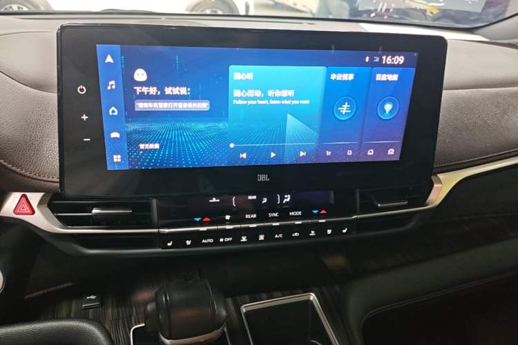 Used Toyota SIENNA 2023 2.5L Hybrid Platinum Edition Audio And AC Panel