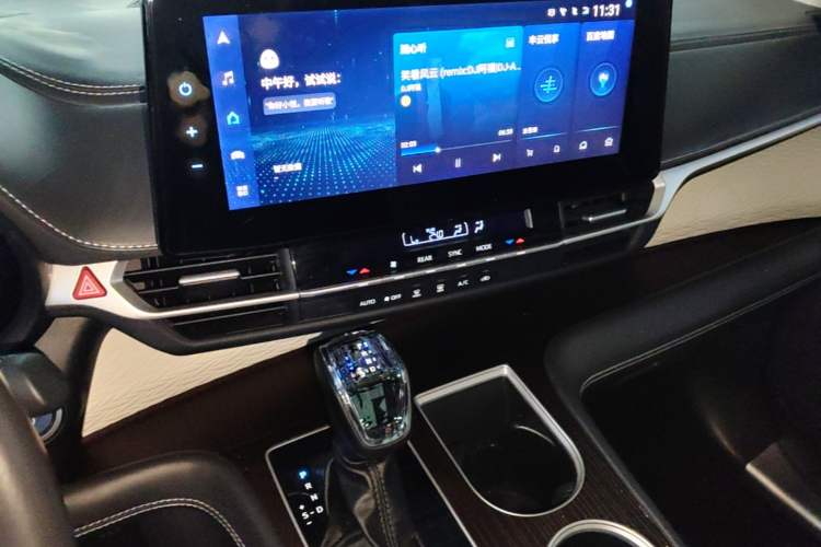 Used Toyota SIENNA 2023 2.5L Hybrid Comfort Edition Audio And AC Panel