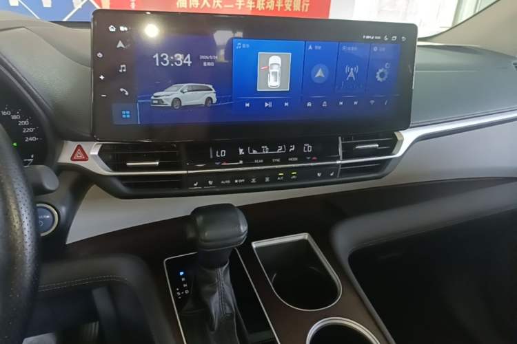 Used Toyota SIENNA 2023 2.5L Hybrid Comfort Edition Audio And AC Panel