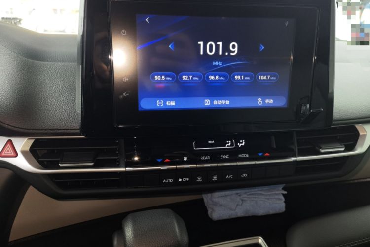 Used Toyota SIENNA 2023 2.5L Hybrid Comfort Edition Audio And AC Panel