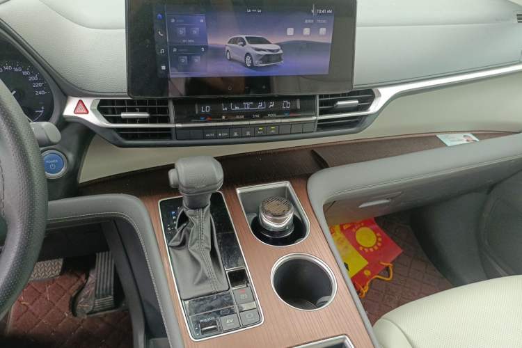 Used Toyota SIENNA 2023 2.5L Hybrid Comfort Edition Audio And AC Panel