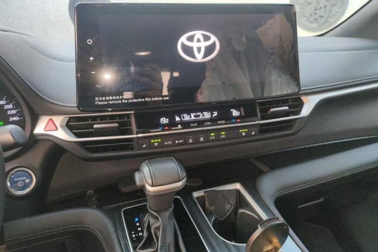 Used Toyota SIENNA 2023 2.5L Hybrid Deluxe Edition Audio And AC Panel