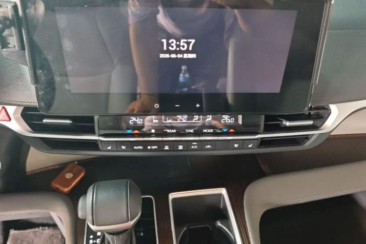 Used Toyota SIENNA 2023 2.5L Hybrid Comfort Edition Audio And AC Panel