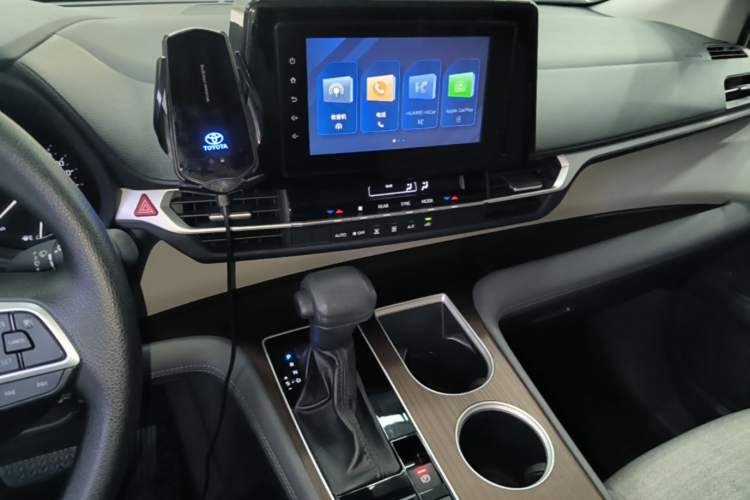 Used Toyota SIENNA 2023 2.5L Hybrid Comfort Edition Audio And AC Panel