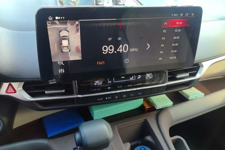 Used Toyota SIENNA 2023 2.5L Hybrid Comfort Edition Audio And AC Panel