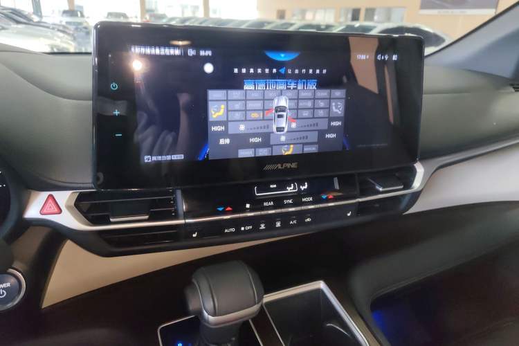 Used Toyota SIENNA 2023 2.5L Hybrid Luxury Edition Audio And AC Panel
