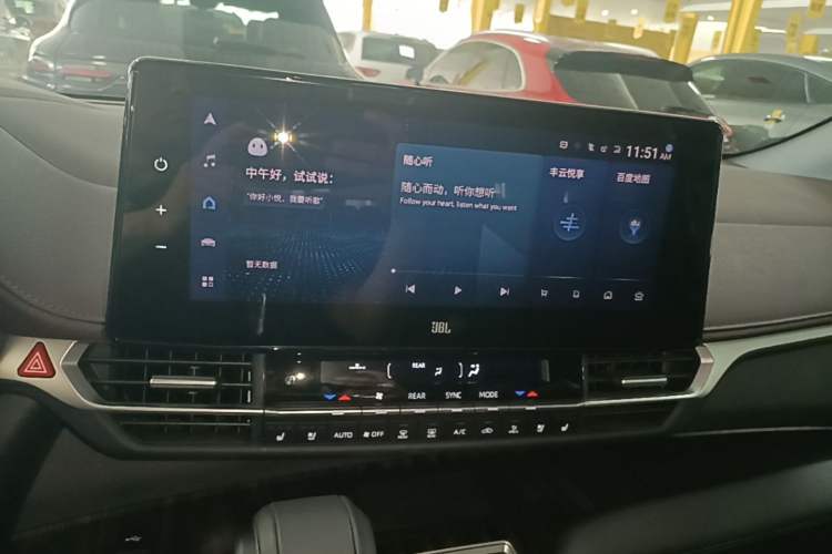 Used Toyota SIENNA 2023 2.5L Hybrid Platinum Edition Audio And AC Panel