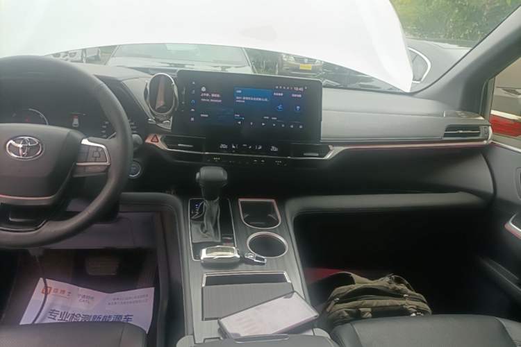 Used Toyota SIENNA 2023 2.5L Hybrid Deluxe Edition Audio And AC Panel