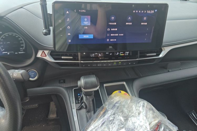 Used Toyota SIENNA 2023 2.5L Hybrid Platinum Edition Audio And AC Panel