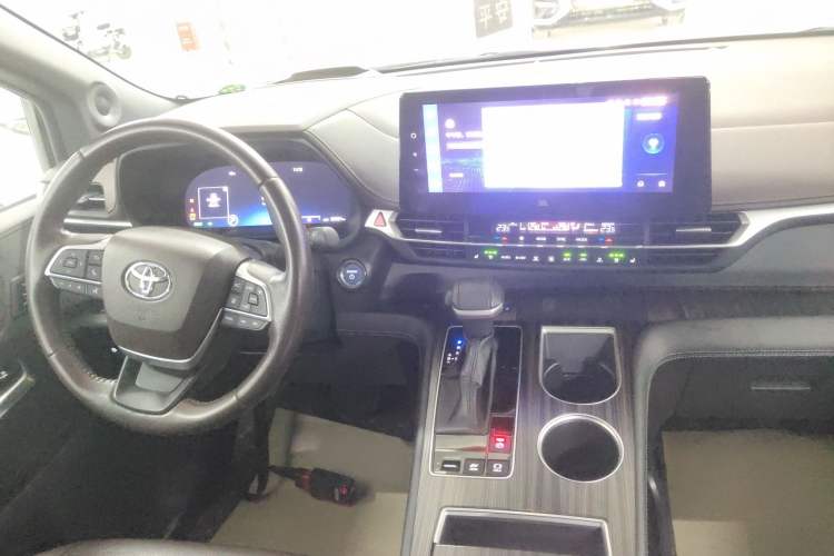 Used Toyota SIENNA 2023 2.5L Hybrid Platinum Edition Audio And AC Panel