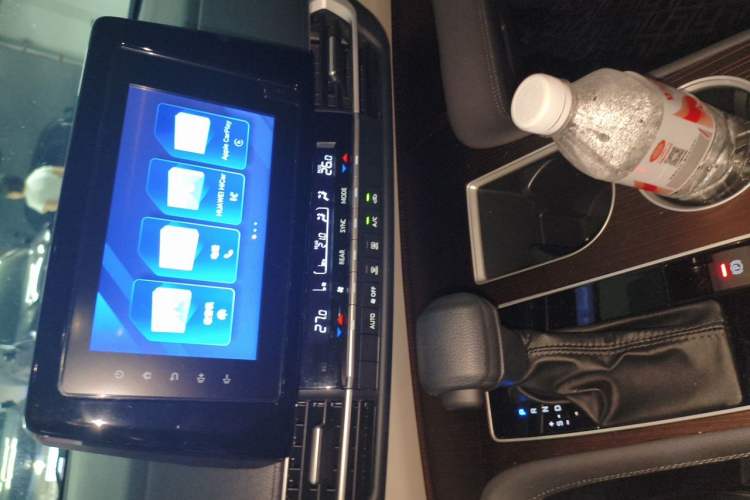Used Toyota SIENNA 2023 2.5L Hybrid Comfort Edition Audio And AC Panel