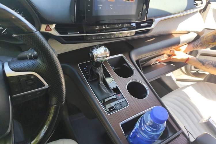 Used Toyota SIENNA 2023 2.5L Hybrid Comfort Edition Audio And AC Panel