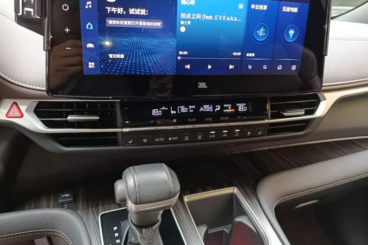 Used Toyota SIENNA 2023 2.5L Hybrid Platinum Edition Audio And AC Panel
