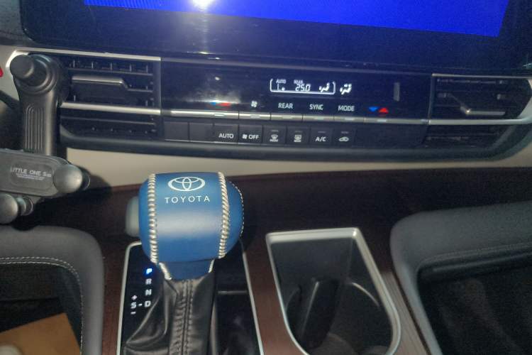 Used Toyota SIENNA 2023 2.5L Hybrid Comfort Edition Audio And AC Panel