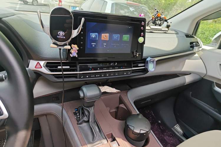 Used Toyota SIENNA 2023 2.5L Hybrid Comfort Edition Audio And AC Panel