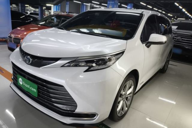Used Toyota SIENNA 2023 2.5L Hybrid Deluxe Edition