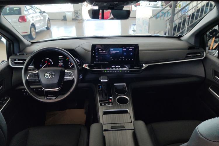 Used Toyota SIENNA 2023 2.5L Hybrid Deluxe Edition Center Console